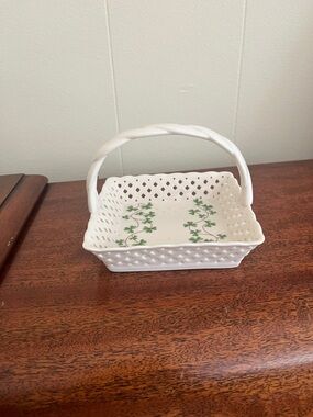 Vintage Shanon by Godinger porcelain 5” basket, weave design, Shamrock accents